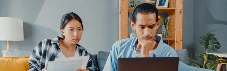 Couple-researching-payday-loans-in-georgia-and-south-carolina-alternatives-on-their-laptop