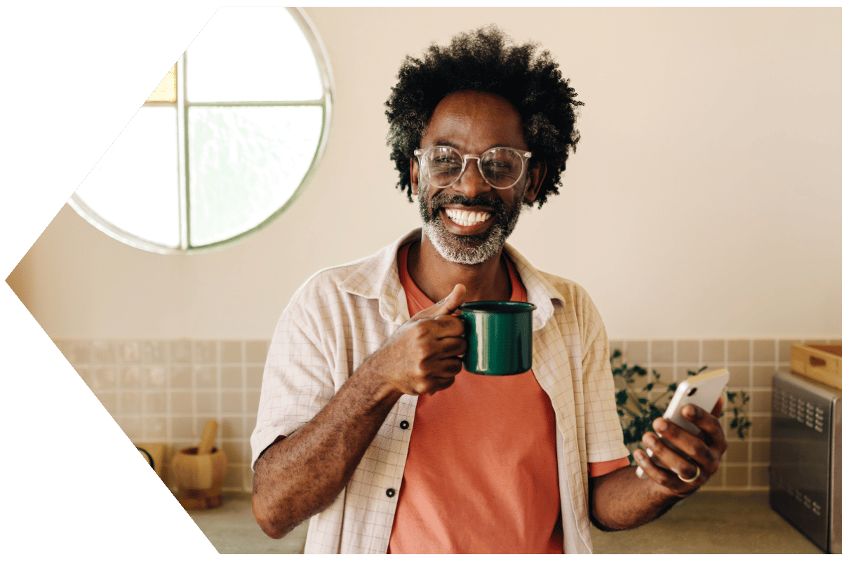 Man using Peach State FCUs mobile banking app