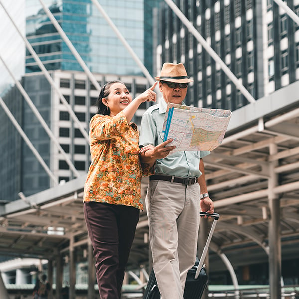 Elderly couple enjoys city adventure