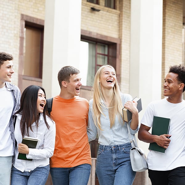 Group of students walk to class together