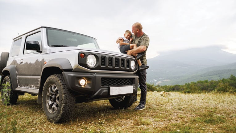 A-bad-credit-car-loan-helped-this-dad-buy-his-jeep-and-enjoy-this-travel-adventure-with-his-son-in-the-open-air.