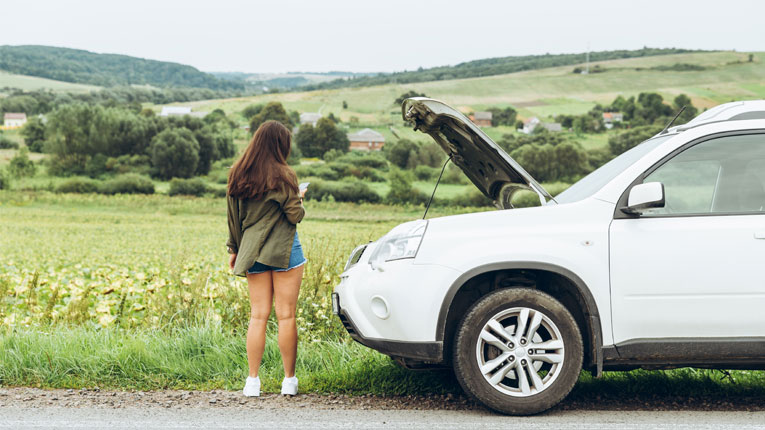 Woman-wishing-she-had-an-extended-car-warranty-as-she-is-on-the-side-of-her-road-with-her-car-broken-down.